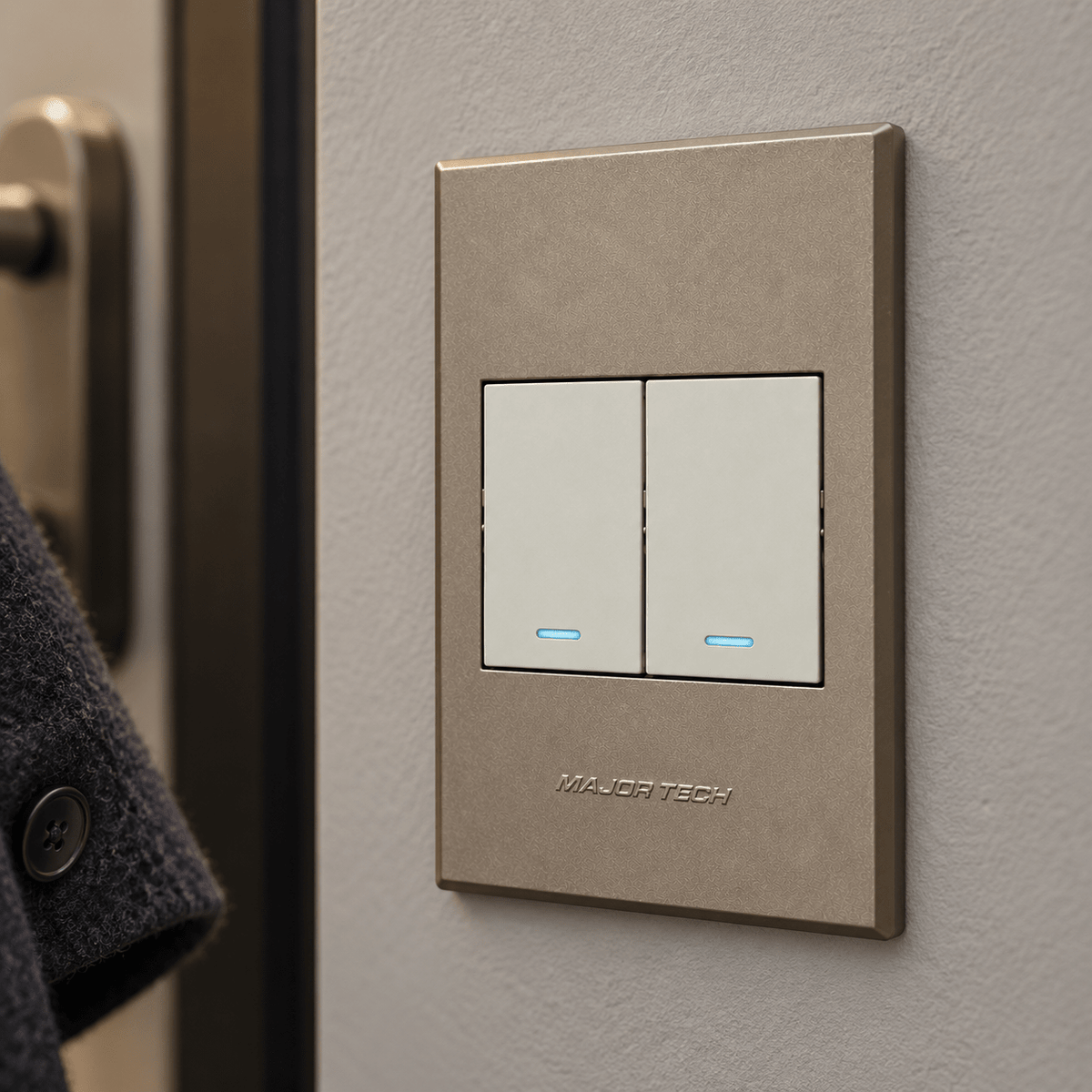 Veti 3 - Two Lever Bell Press - Titanium / Bronze lifestyle image: Close detail of the flush two-lever face and locator glow