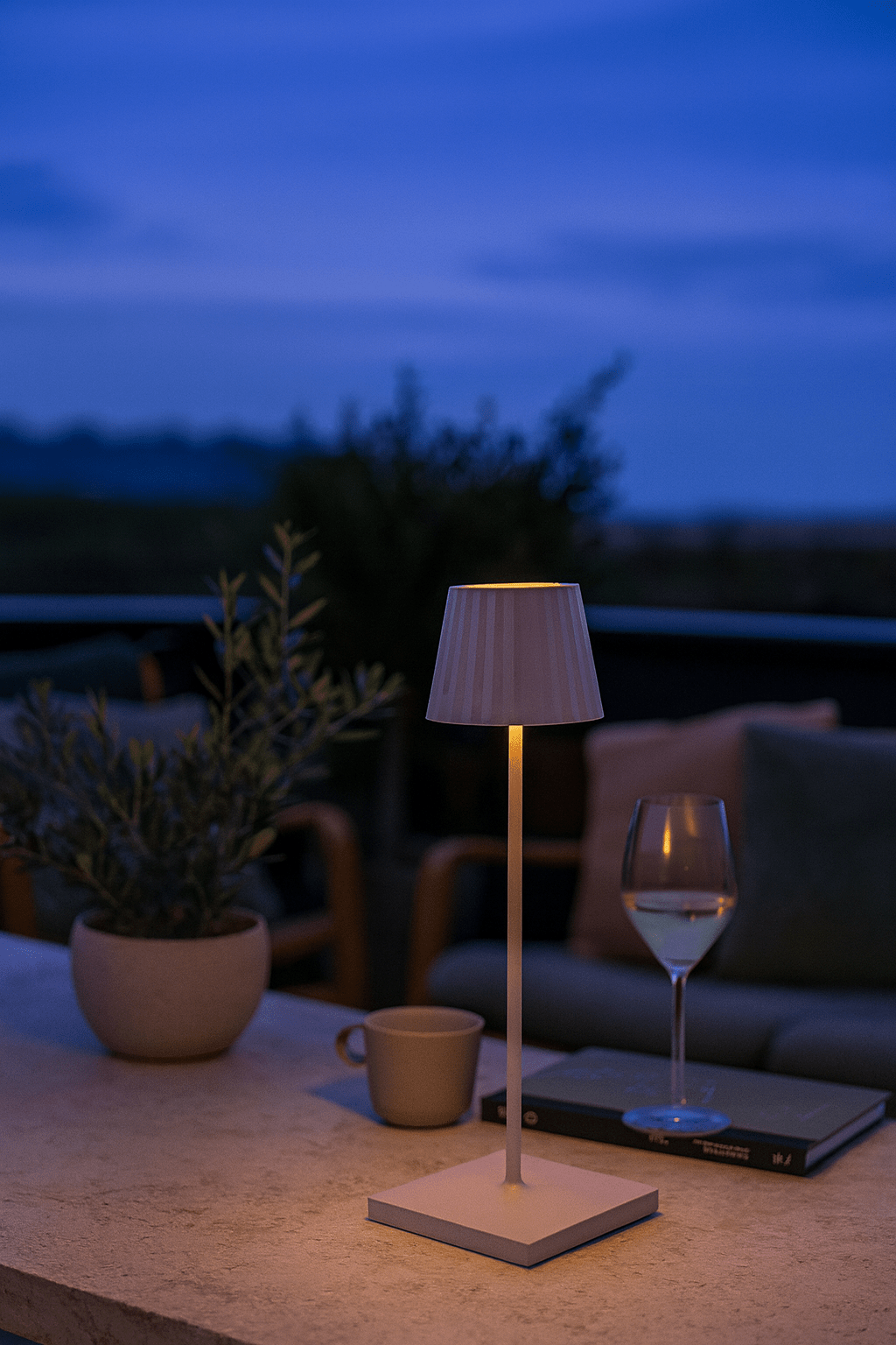 PlissÃƒÂ© Pink LED Table Lamp Dimmable Rechargeable