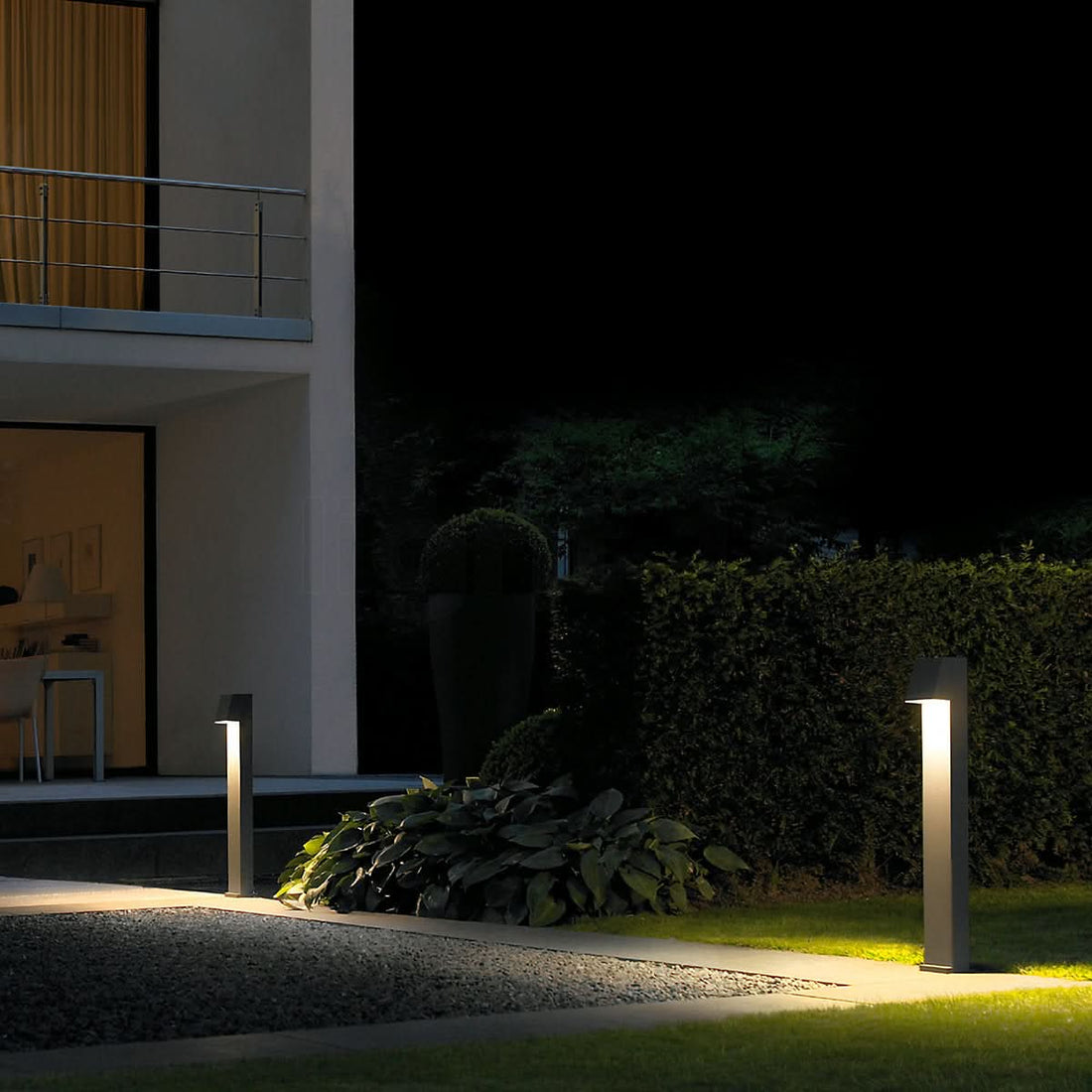 Driveway lighting bollard installation tips and waterproof junction boxes