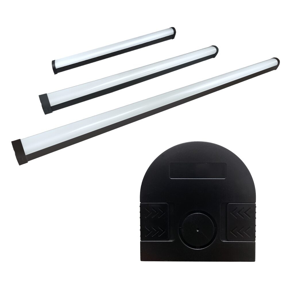 Oarca Linkable Batten Light 5ft 60W in black with three tube fittings and a connector base.
