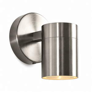 Modern outdoor wall light with a sleek aluminum finish, designed for focused illumination.